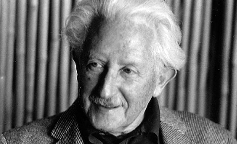 En que se basa la teoria de erik erikson_teorias